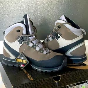 NEW Salomon Burro Shrew Outdoor Hiking Boots
